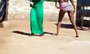 ኣፍሪቃውያን ኣዋልድ ጽቡቓት ጸለ ...